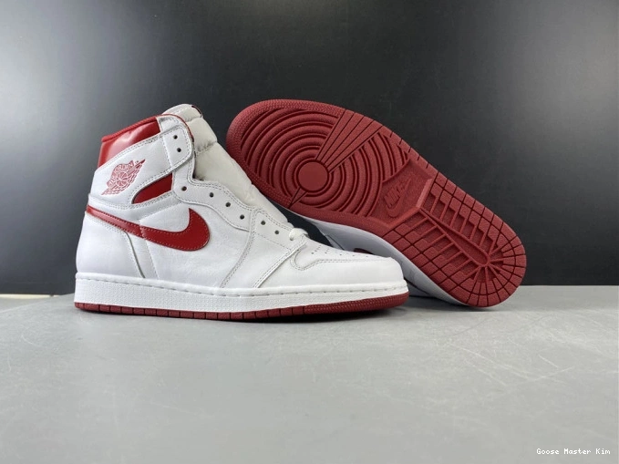 Air Jordan (2017) 555088-103 1 Retro Metallic Red 0820